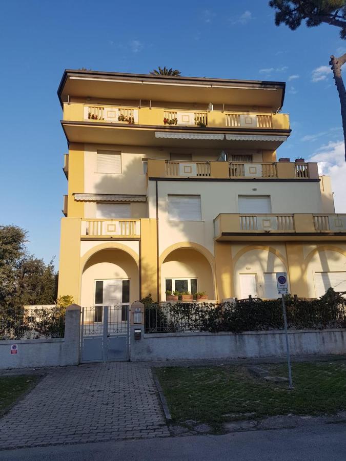 Apartamento Vittoria Marina Di Пиетрасанта Екстериор снимка